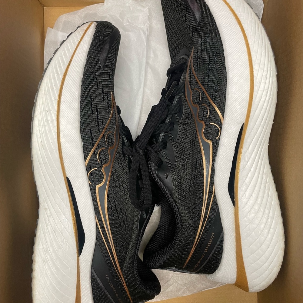 Saucony Endorphin Speed 3 size 9 - worn once on a 10 mile run. Too tight.